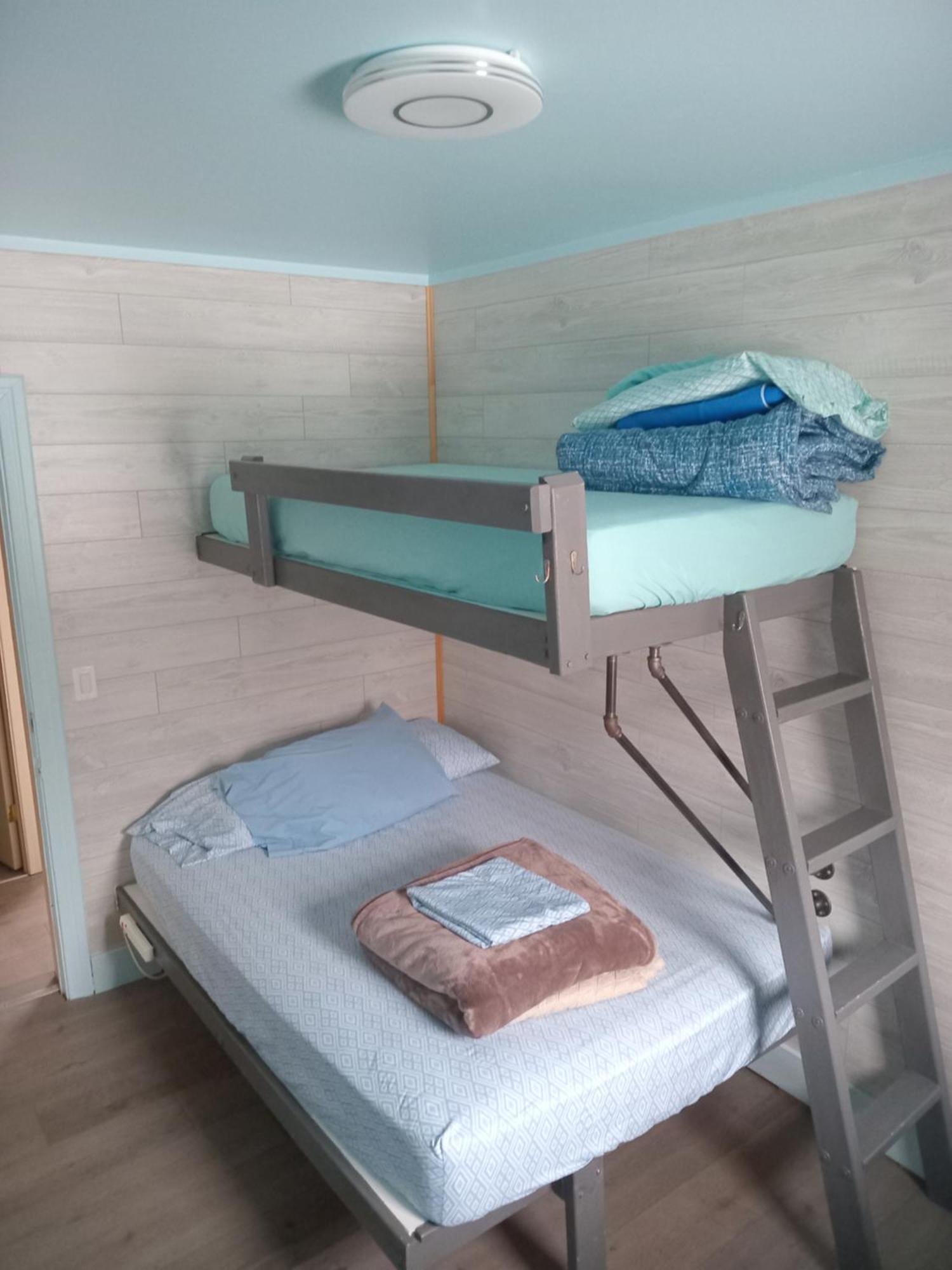 Auberge Jeunesse A Loulou Levis Room photo